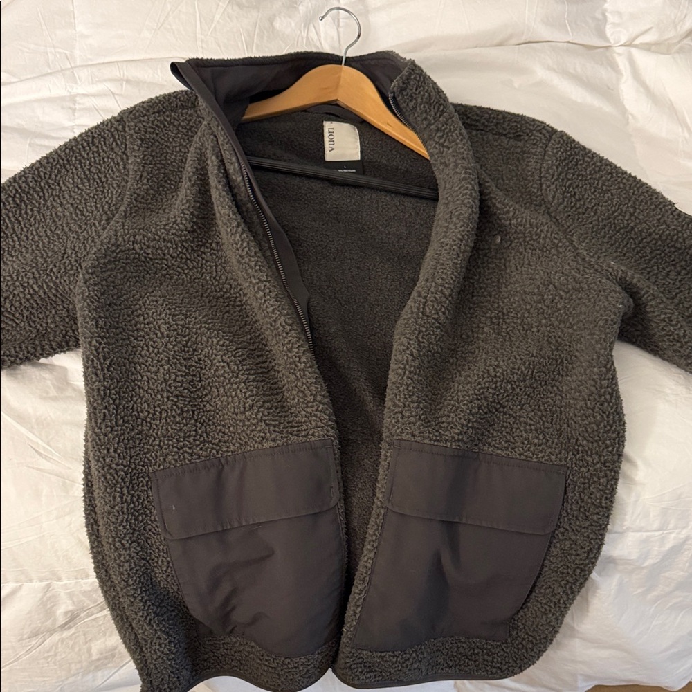 Vuori Charcoal Sherpa Jacket